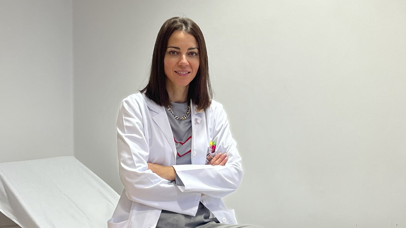 La doctora Cristina Varela es especialista en el diagnóstico de las mamas fibroquísticas