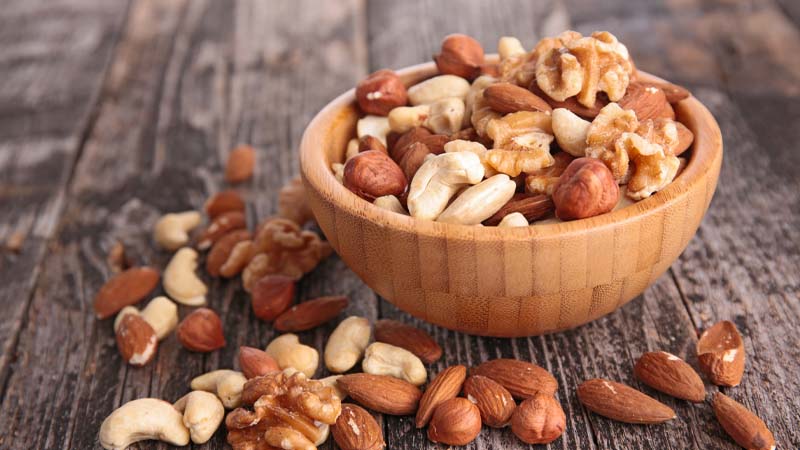 Los frutos secos son uno de los alimentos para subir el colesterol bueno