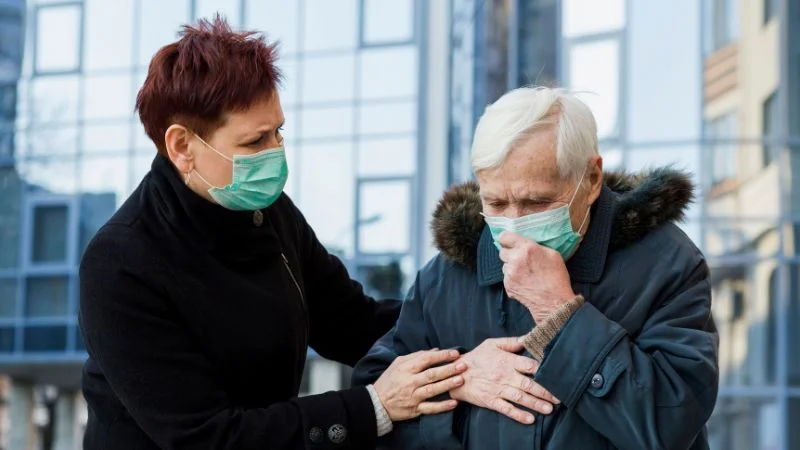 La neumonía bilateral afecta a los dos pulmones a la vez y presenta síntomas más intensos